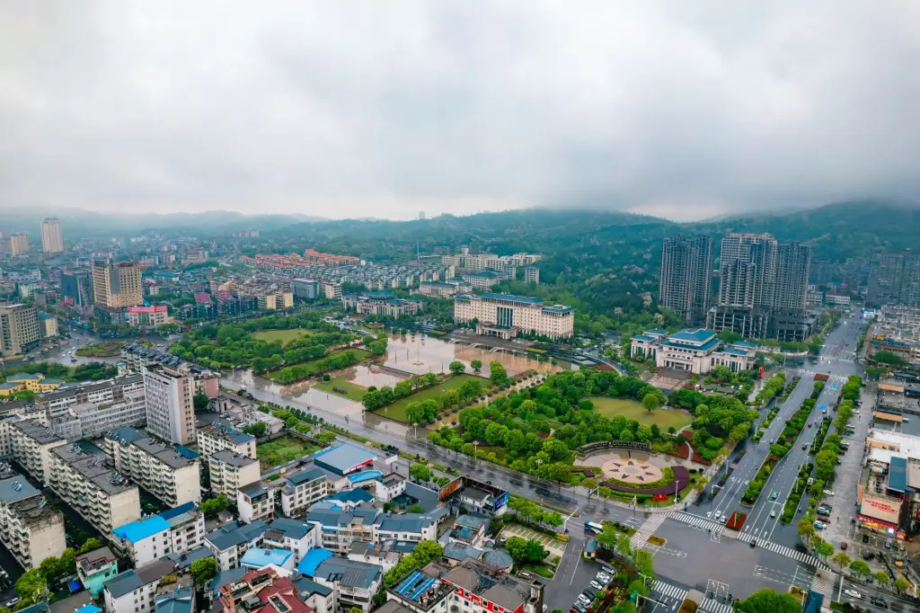 创业辅导报告如何为初创企业梳理商业模式与融资路径
